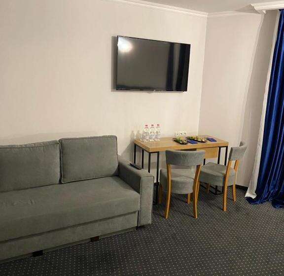 اتاق لوکس با تخت بزرگ, Grofa Apartments