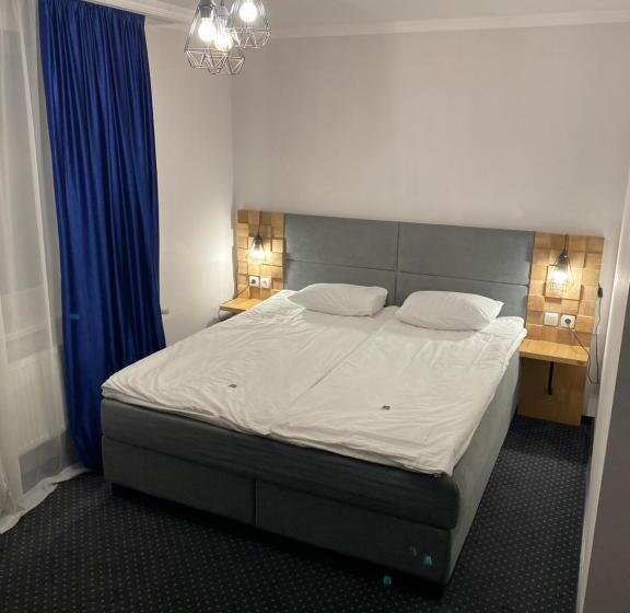 اتاق لوکس با تخت بزرگ, Grofa Apartments