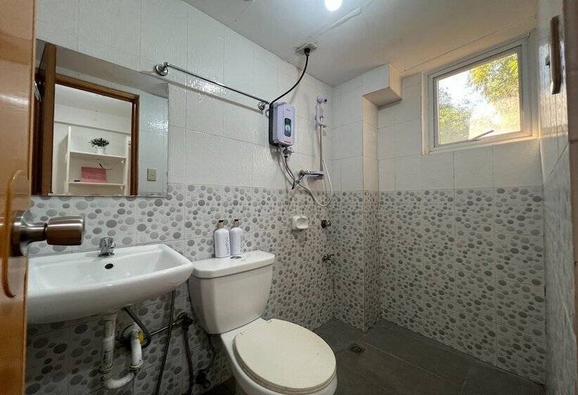 اتاق استاندارد سه نفره, Happy Grey Hotel Vigan