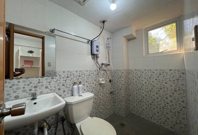 اتاق استاندارد سه نفره, Happy Grey Hotel Vigan