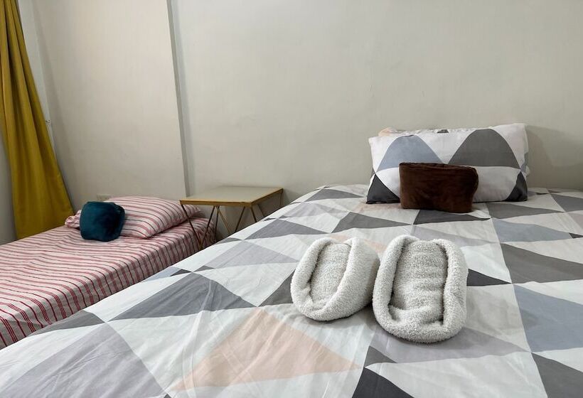 اتاق استاندارد سه نفره, Happy Grey Hotel Vigan