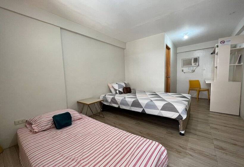 اتاق استاندارد سه نفره, Happy Grey Hotel Vigan
