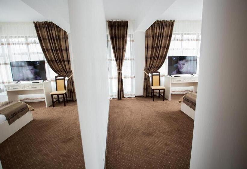 اتاق استاندارد با بالکن, Restaurant Ayan Piatra Neamt