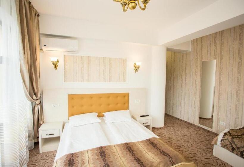 اتاق استاندارد سه تخته با بالکن, Restaurant Ayan Piatra Neamt
