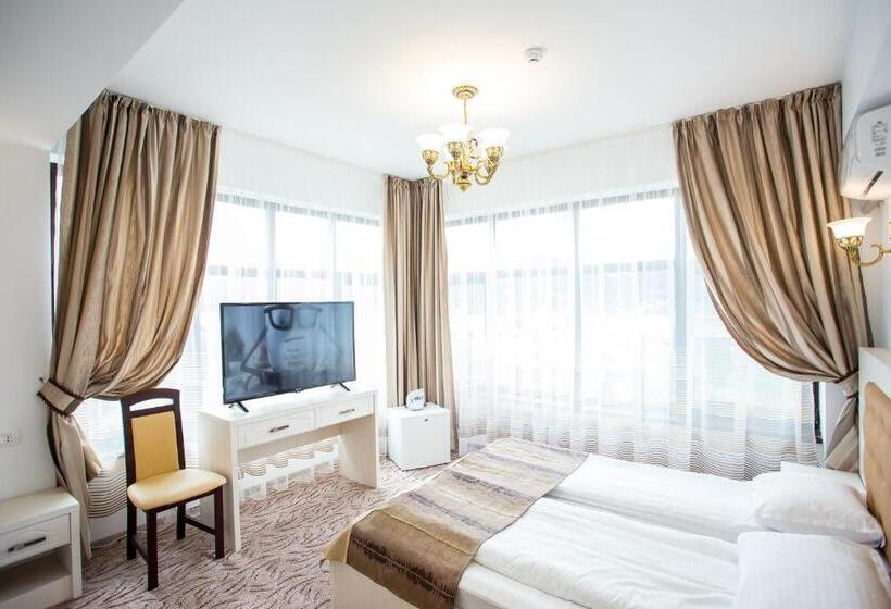 اتاق استاندارد سه نفره, Restaurant Ayan Piatra Neamt