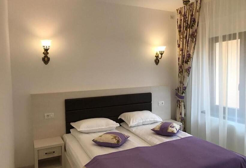 اتاق استاندارد با بالکن, Restaurant Ayan Piatra Neamt
