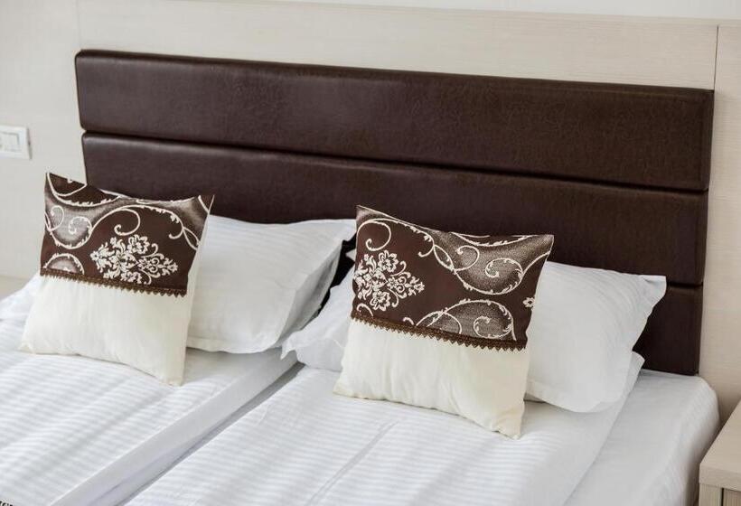 اتاق استاندارد با بالکن, Restaurant Ayan Piatra Neamt