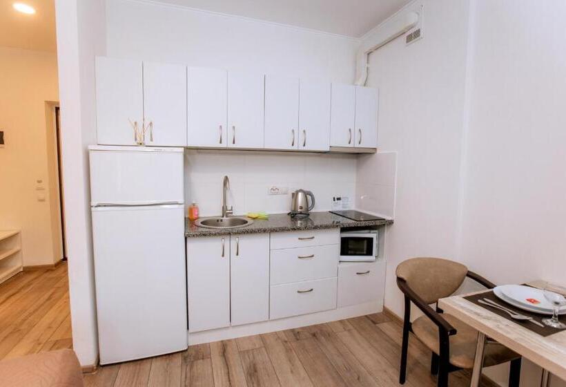 استودیوی استاندارد, Smart Apart