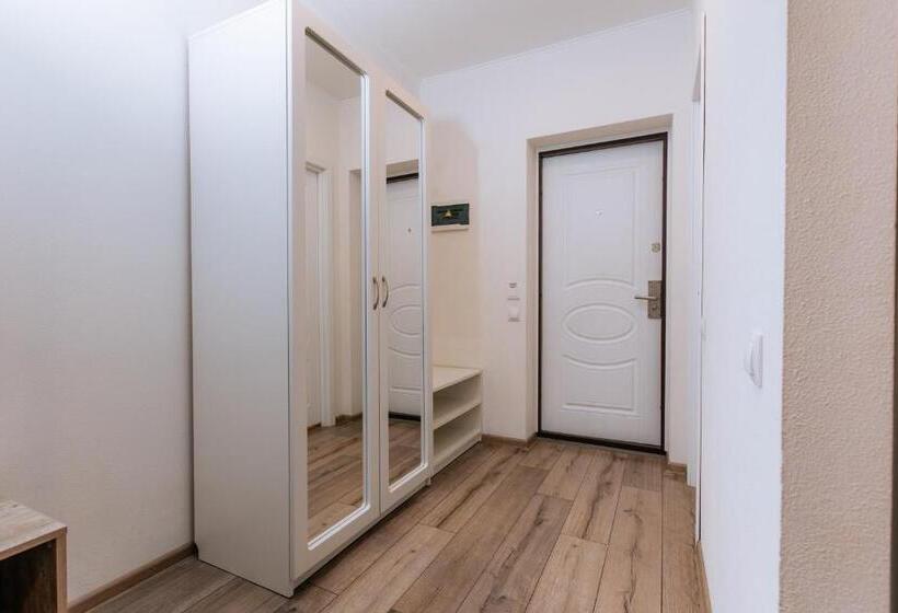 استودیوی استاندارد, Smart Apart