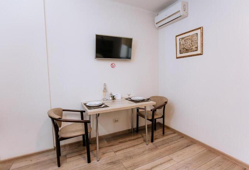 استودیوی استاندارد, Smart Apart