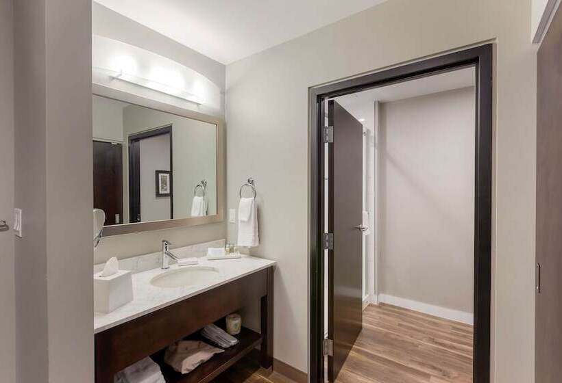 سوییت, Best Western Premier Northwood