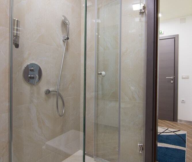 اتاق استاندارد, Omia