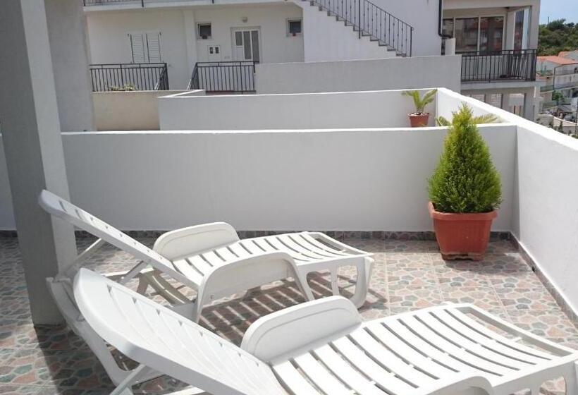 استودیوی استاندارد با چشم‌انداز دریا, Villa Paladina