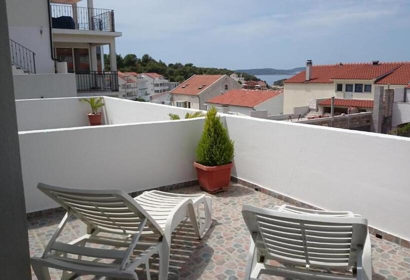 استودیوی استاندارد با چشم‌انداز دریا, Villa Paladina