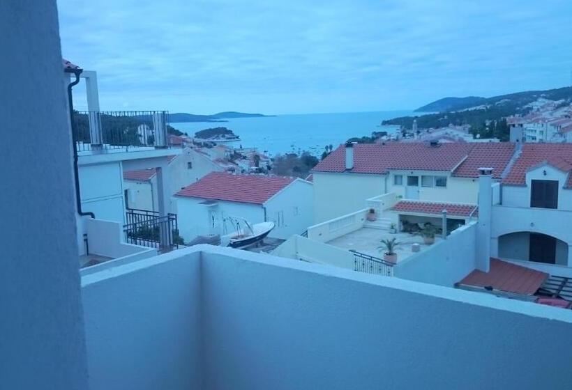 آپارتمان 1 خوابه با چشم‌انداز دریا, Villa Paladina