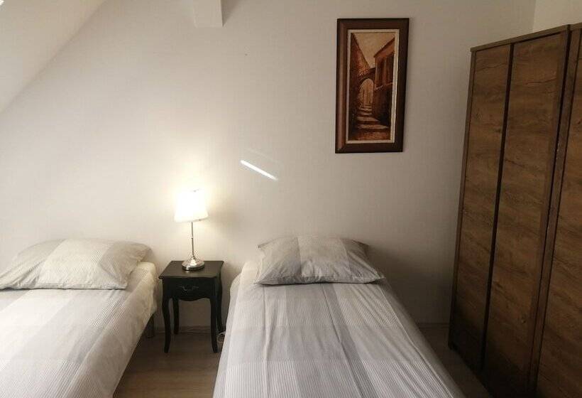 اتاق استاندارد سه نفره, Filsdeger Ház   Central Rooms & Apartmans