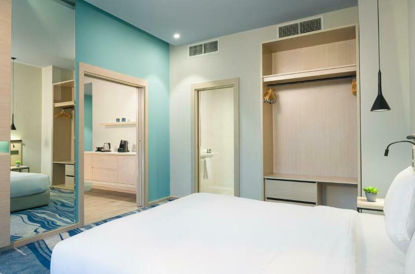 اتاق سوپریور با تخت بزرگ, Swiss Belinn Airport Muscat Oman