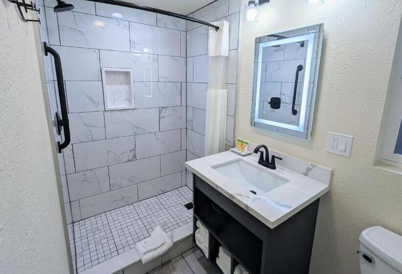 اتاق استاندارد با تخت بزرگ, Clarion  Collection Wilkie S Inn Pacific Grove  Monterey