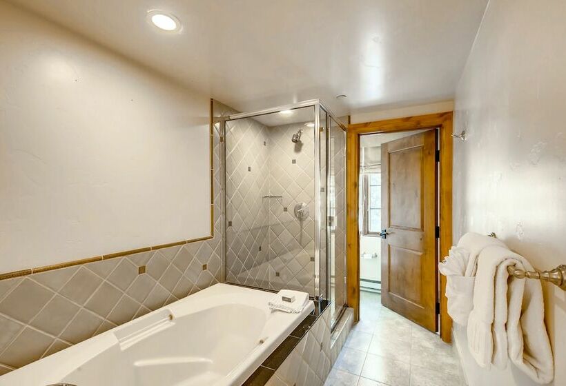 اتاق استاندارد با 2 تخت دوبل, Gravity Haus Vail