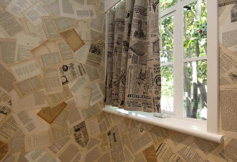 اتاق لوکس با تخت بزرگ, The Vagabond S House Boutique Inn