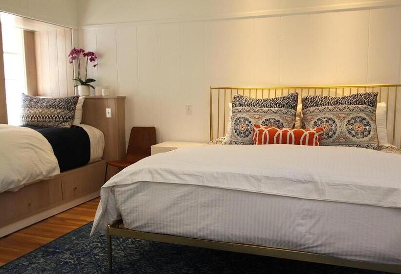 اتاق لوکس با تخت بزرگ, The Vagabond S House Boutique Inn