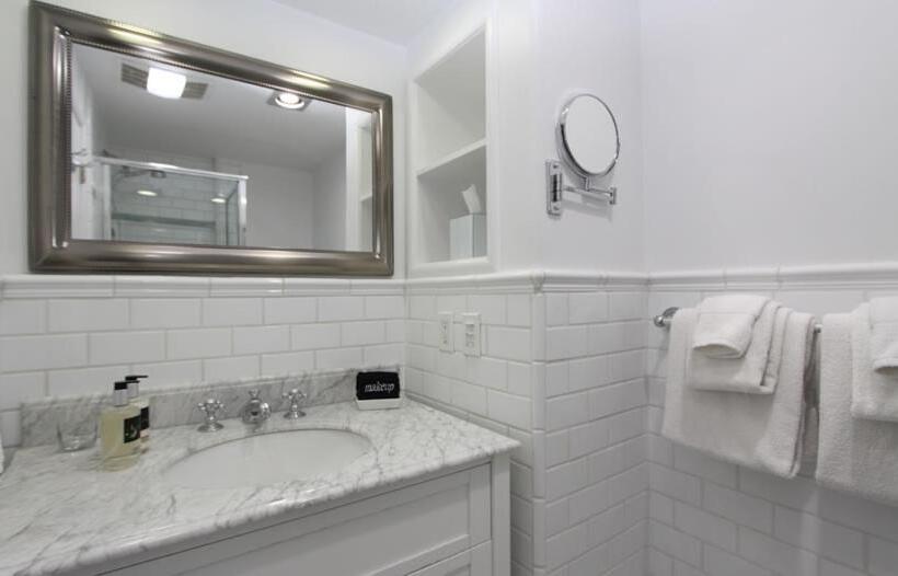اتاق لوکس, The Vagabond S House Boutique Inn