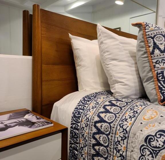 اتاق لوکس, The Vagabond S House Boutique Inn