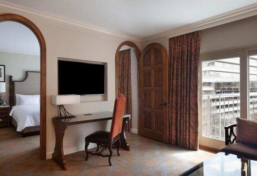 מיטת קינג בסוויטה, The Westin Riverwalk, San Antonio
