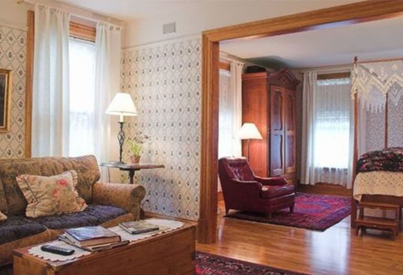 سوئیت با وان آب گرم, White Lace Inn