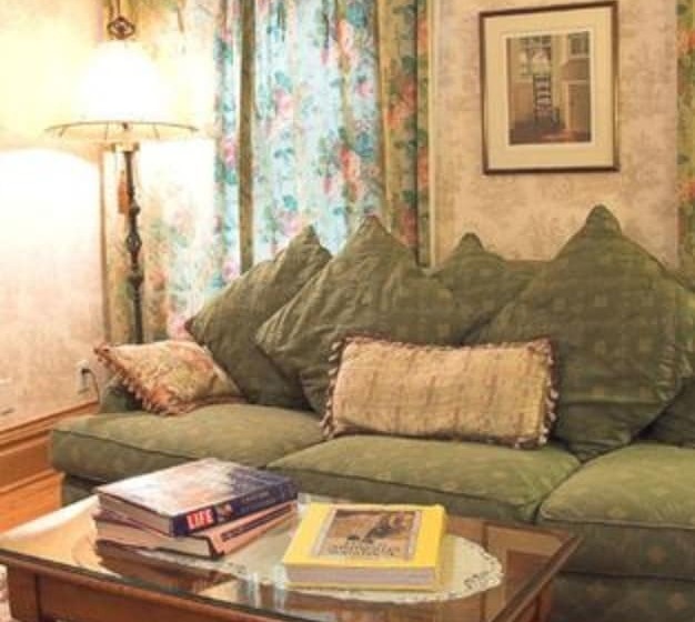 سوئیت با وان آب گرم, White Lace Inn