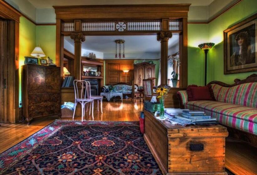 اتاق لوکس, White Lace Inn
