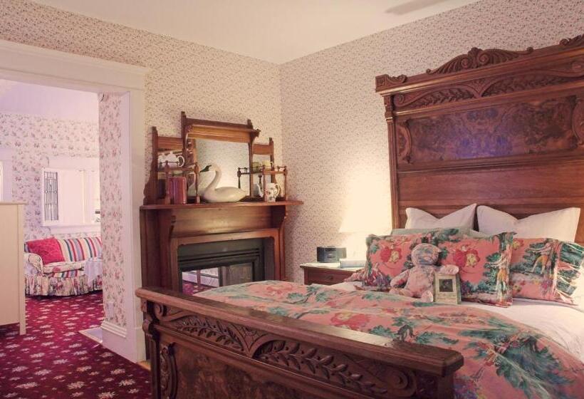 سوییت لوکس, White Lace Inn