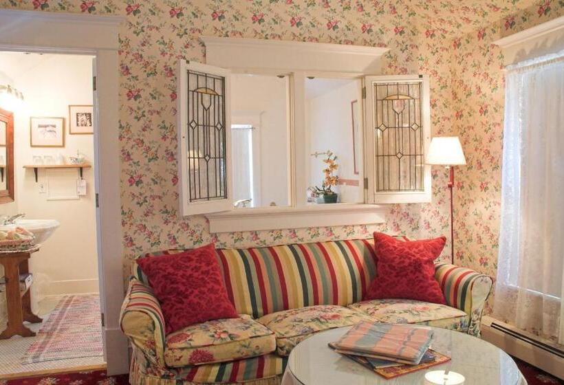 سوییت لوکس, White Lace Inn