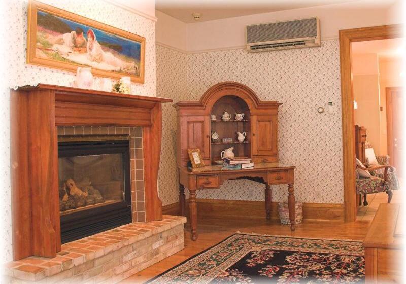 سوئیت با وان آب گرم, White Lace Inn