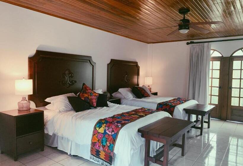 اتاق استاندارد چهارنفره با بالکن, Hacienda Escondida 10min To Airport