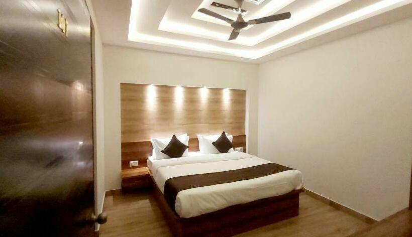 اتاق لوکس, Leela Vilas Pushkar  A Boutique