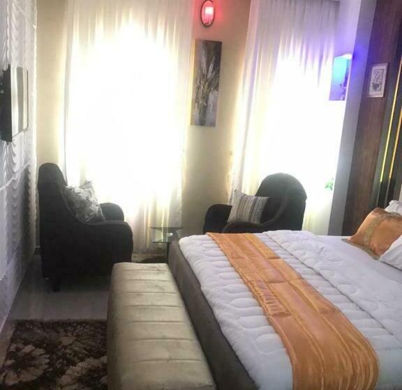 استودیوی لوکس, Manuex Place