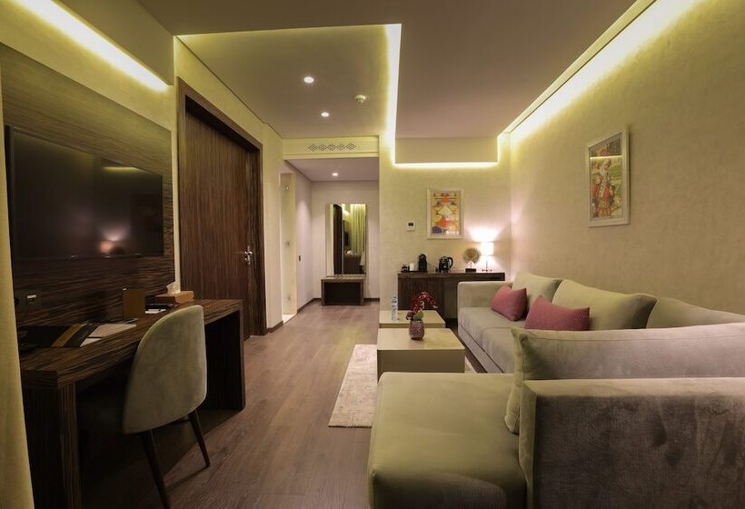 اتاق لوکس, Nour Plazza