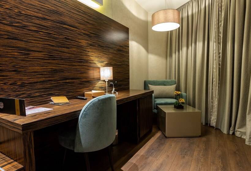 اتاق لوکس, Nour Plazza