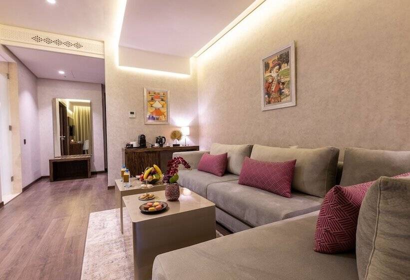 اتاق لوکس, Nour Plazza