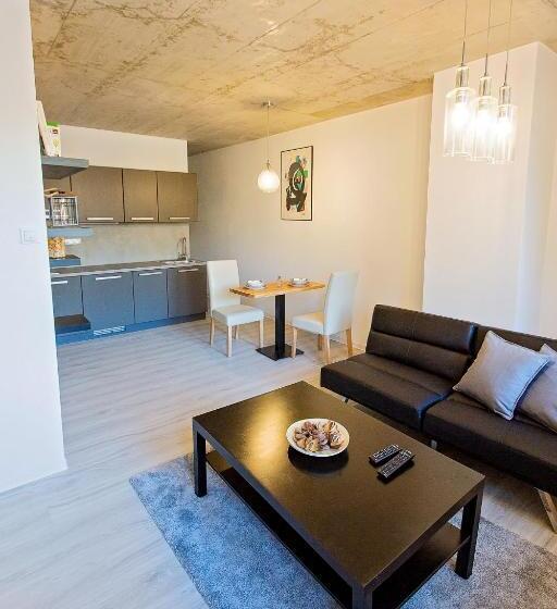 سوییت با چشم‌انداز باغ, Exclusive Penzion Viva Residence