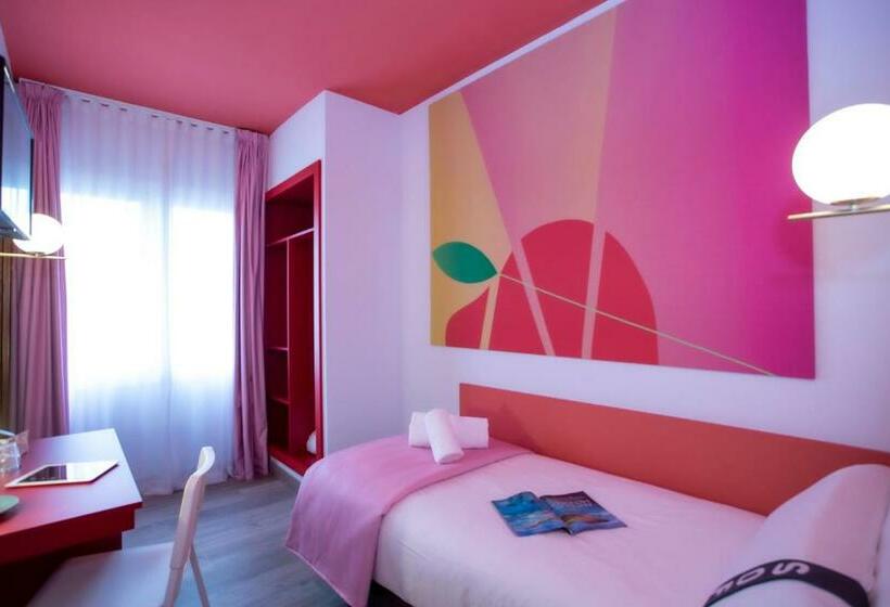 Standard Single Room, Casual Colours Barcelona