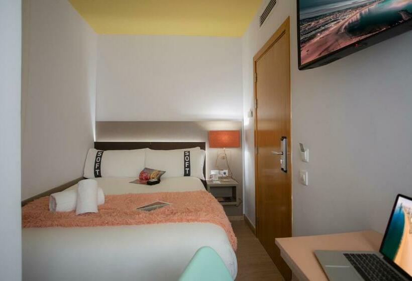 Standard Single Room, Casual Colours Barcelona