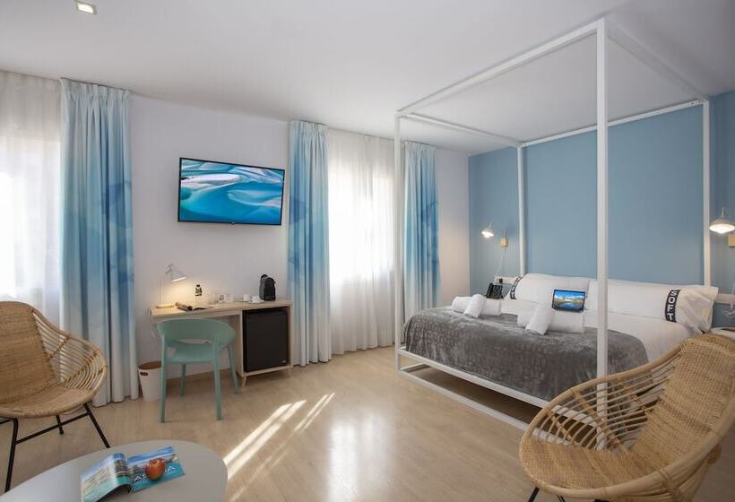 Standard Triple Room, Casual Colours Barcelona