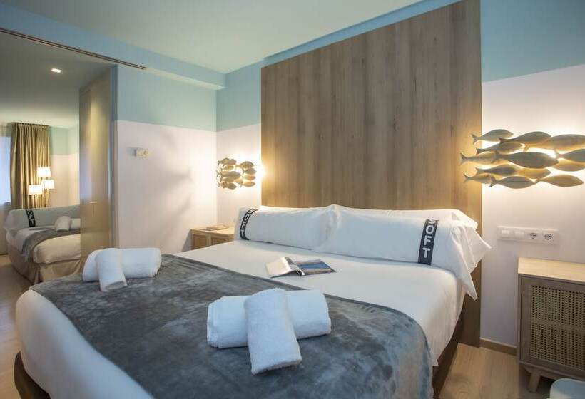 Standard Triple Room, Casual Colours Barcelona