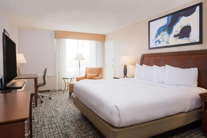 اتاق استاندارد با تخت بزرگ, Doubletree By Hilton Hotel Syracuse