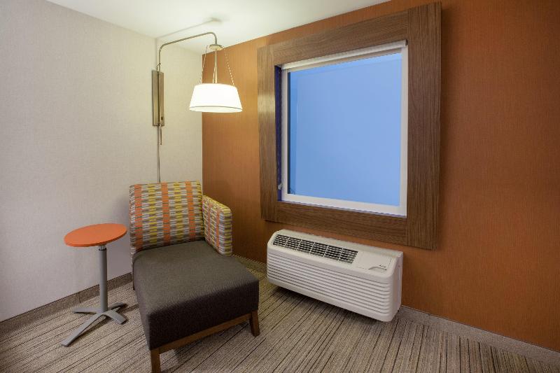キングサイズベッドのスタンダードルーム, Holiday Inn Express & Suites Austin North Central, An Ihg