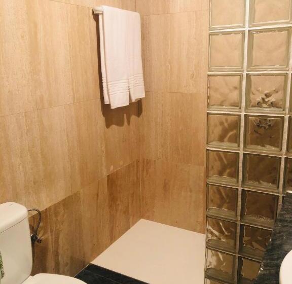 اتاق سوپریور, Hostal Los Escudos