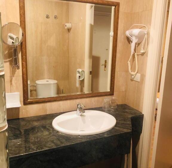 اتاق سوپریور, Hostal Los Escudos