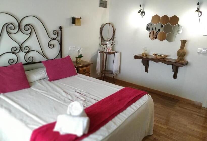 اتاق سوپریور, Hostal Los Escudos